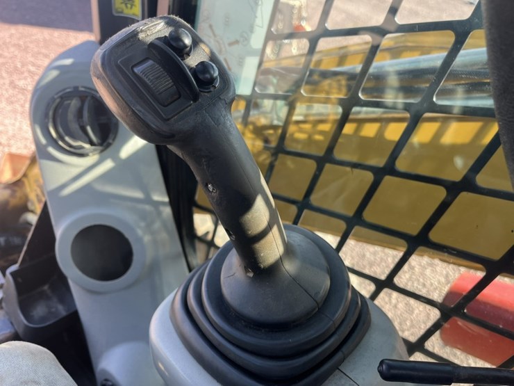2012-caterpillar-272d-image-47