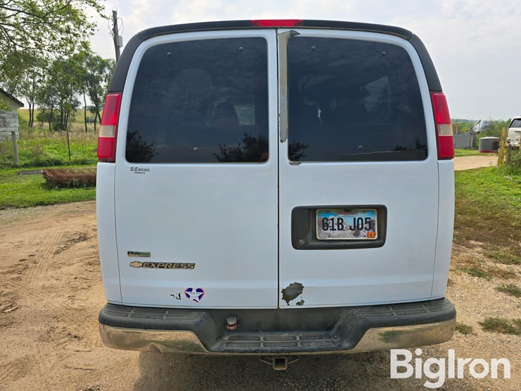 2011-chevrolet-express-3500-image-6