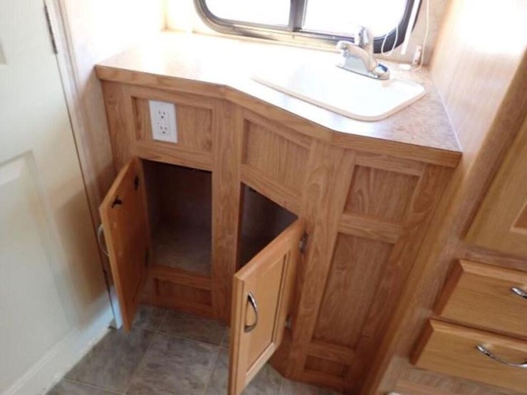 2007-big-foot-30mh26sl-26-ft-s/a-class-c-motorhome-image-53