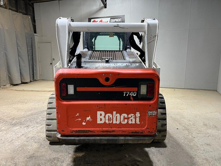 2016-bobcat-t740-image-4