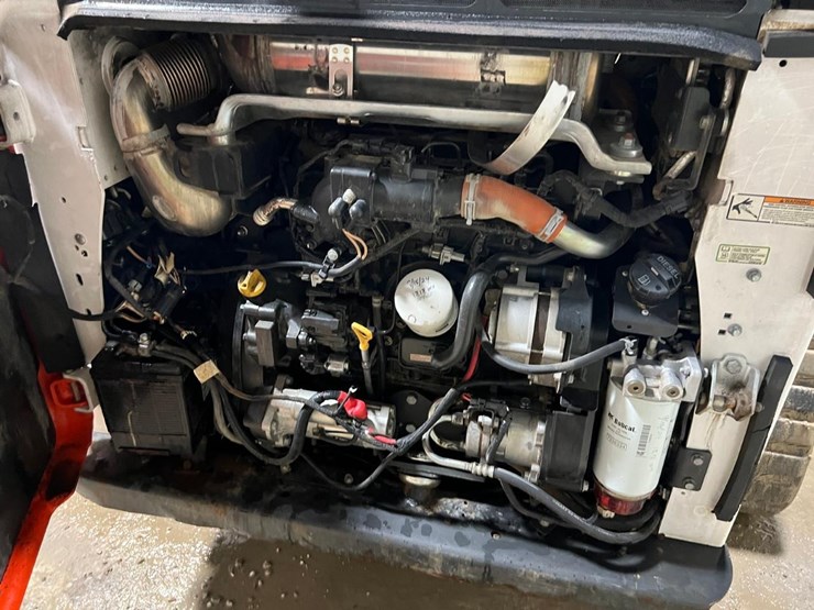 2022-bobcat-t770-image-16