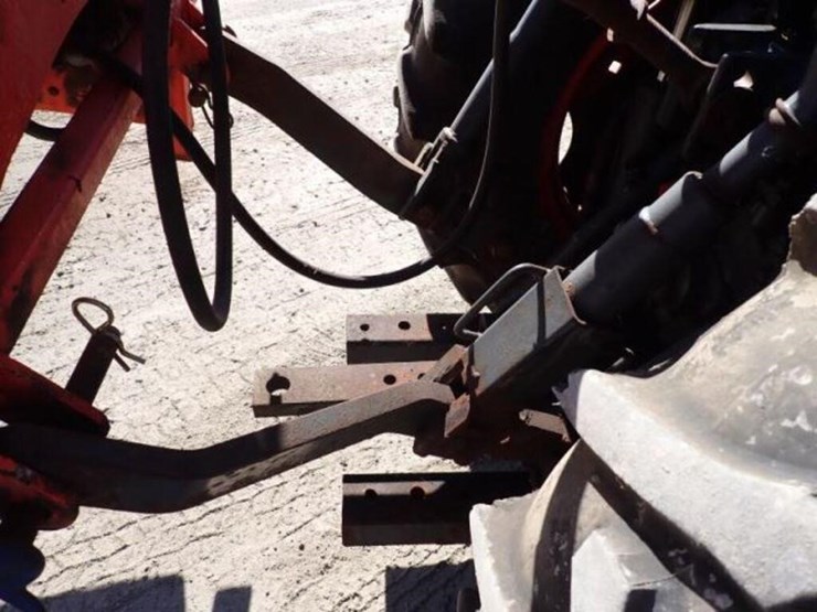 2011-kubota-m7040d-image-37