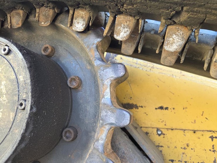 2013-deere-ct332-image-46