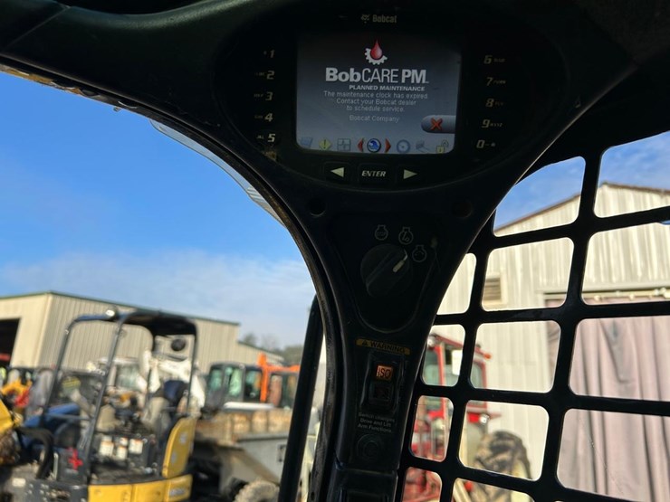 2017-bobcat-t740-image-24