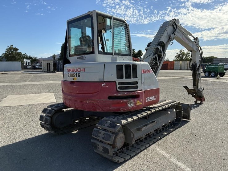 2016-takeuchi-tb280fr-image-3