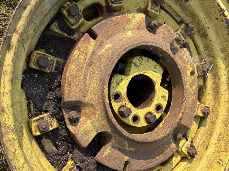 john-deere-32-image-16