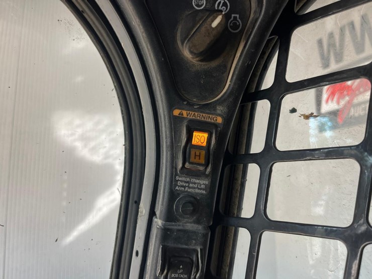 2019-bobcat-t870-image-30
