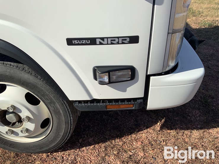 2019-isuzu-nrr-image-12