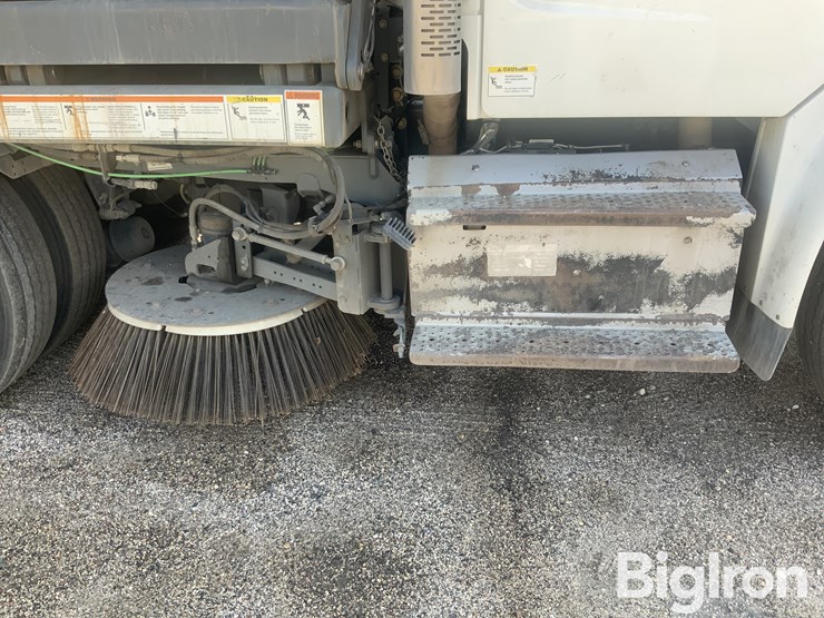 2015-elgin-broom-bear-image-12