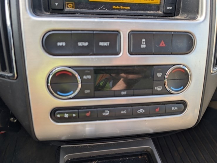2010-ford-edge-image-34