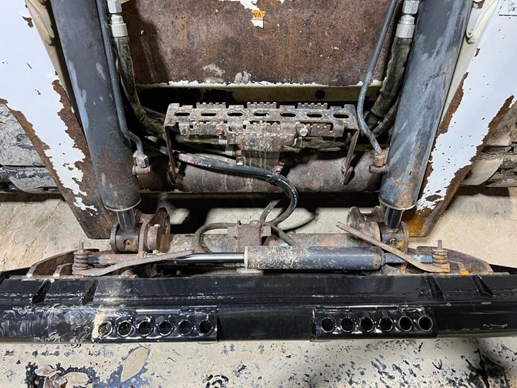 2012-bobcat-t650-image-11