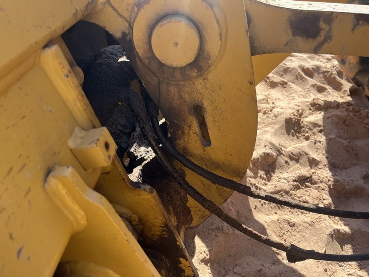 caterpillar-928g-image-22