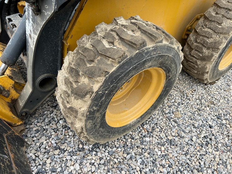 2020-deere-324g-image-12