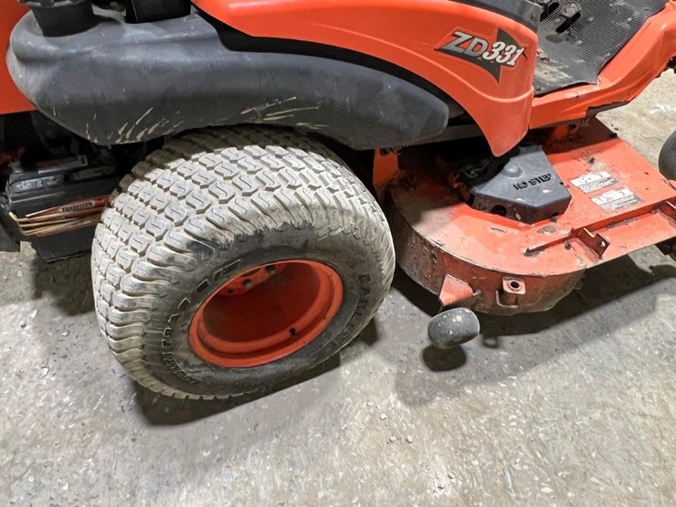 2014-kubota-zd331-image-12