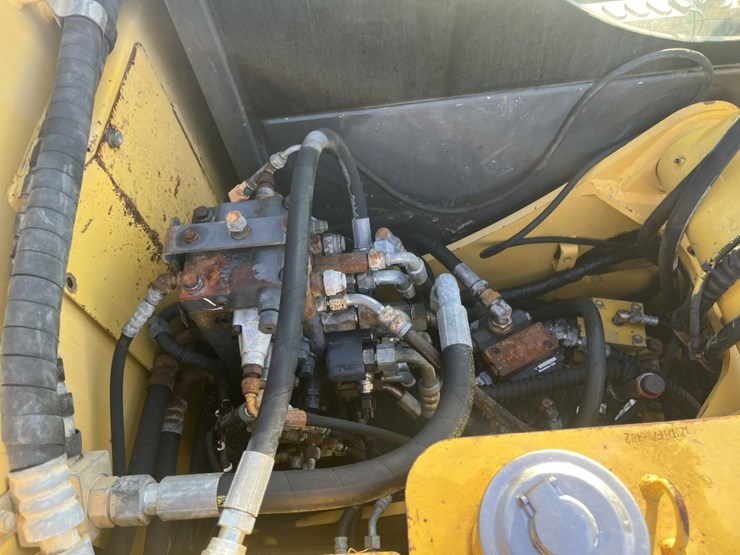 2012-komatsu-pc70-image-22