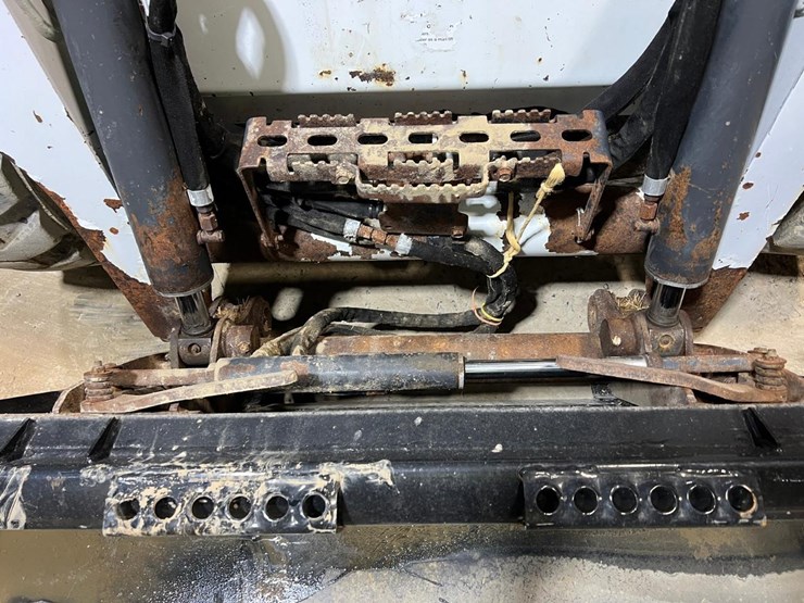 2017-bobcat-s570-image-11