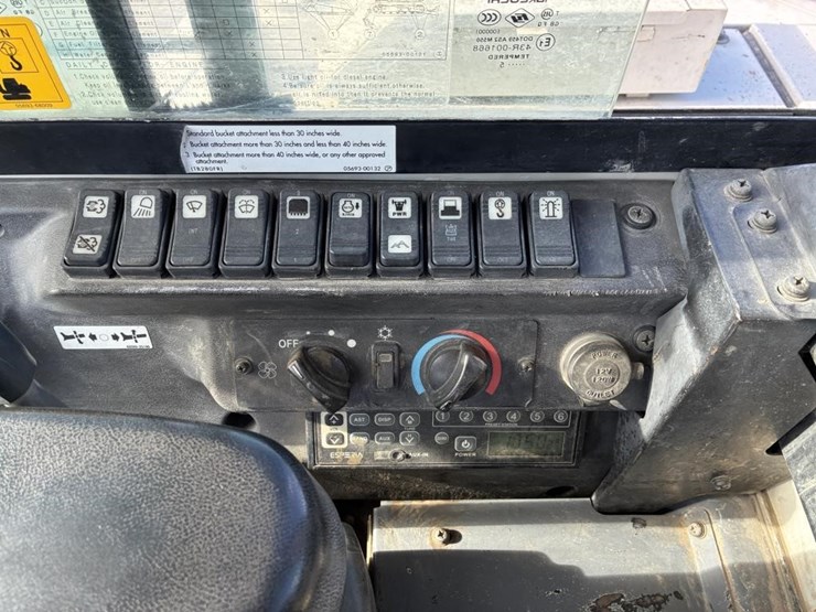 2016-takeuchi-tb280fr-image-23
