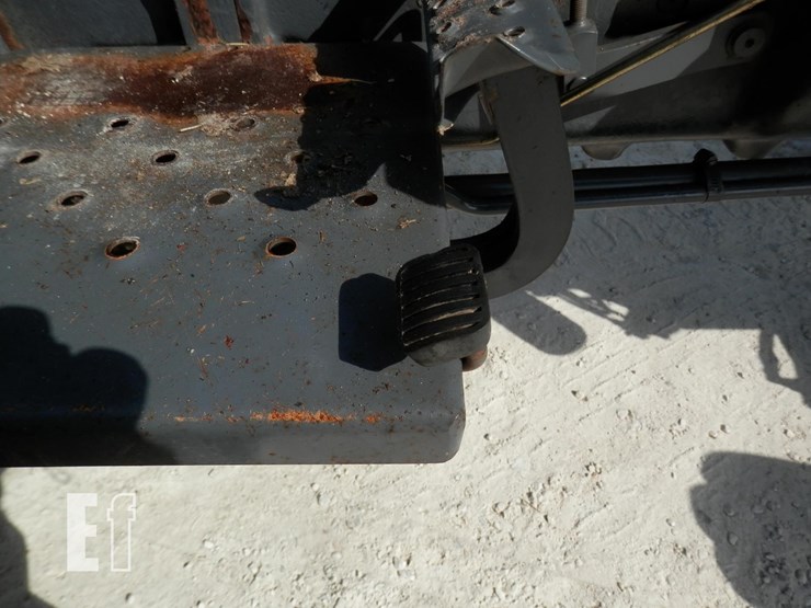 new-holland-3010-image-17
