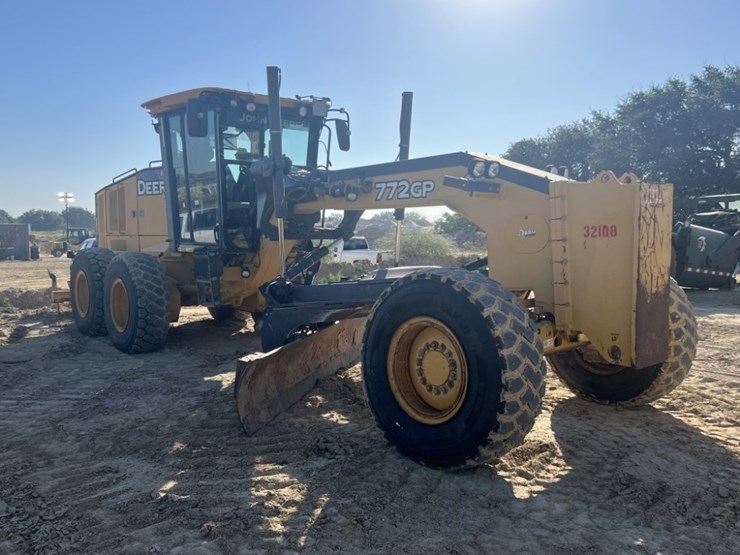 2011-deere-772gp-image-7
