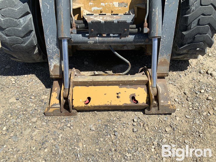 2011-deere-332d-image-12
