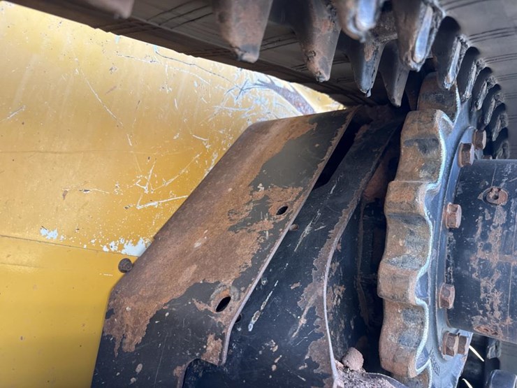 deere-323e-image-57