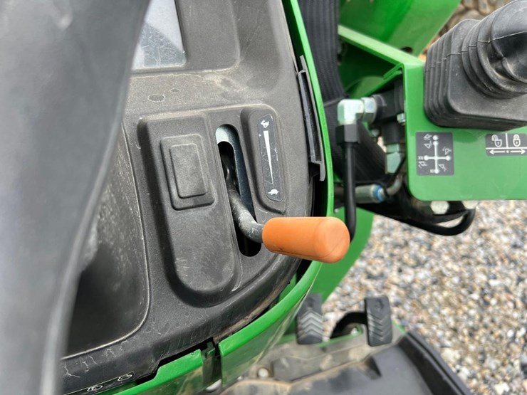 2021-john-deere-3025e-image-26