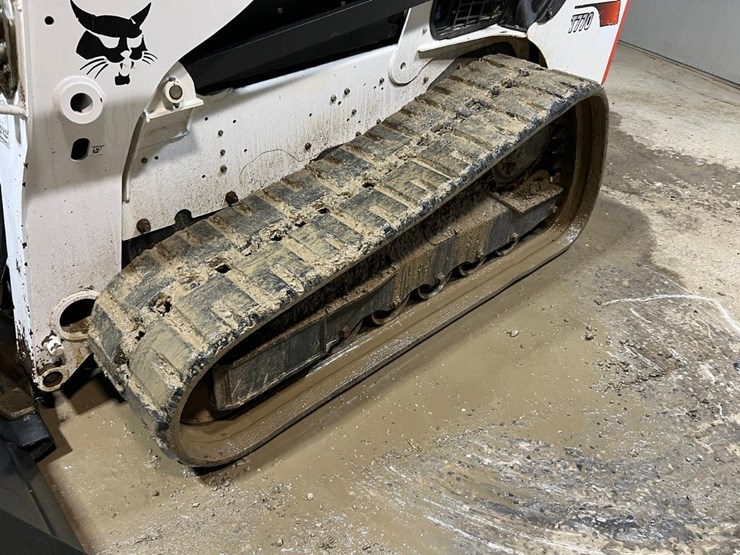 2022-bobcat-t770-image-12