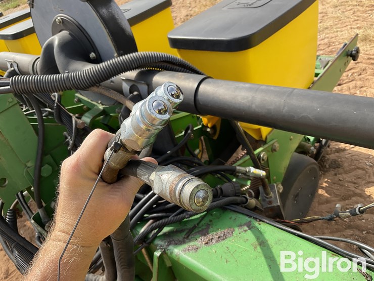 john-deere-1710-image-10