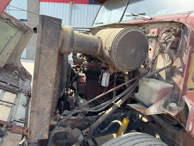 1982-international-2275-day-cab-semi-image-19