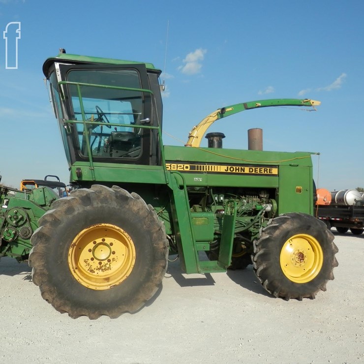 JOHN DEERE 5820