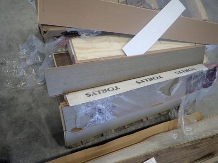 qty-of-assorted-laminate-flooring-image-10