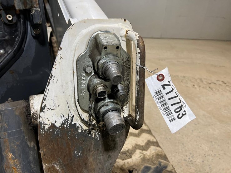 2019-bobcat-t740-image-11