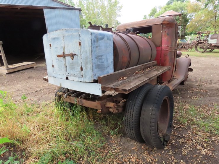 1935-chevrolet-tanker-truck-image-6