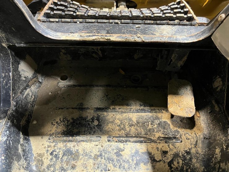 2016-caterpillar-259d-image-33