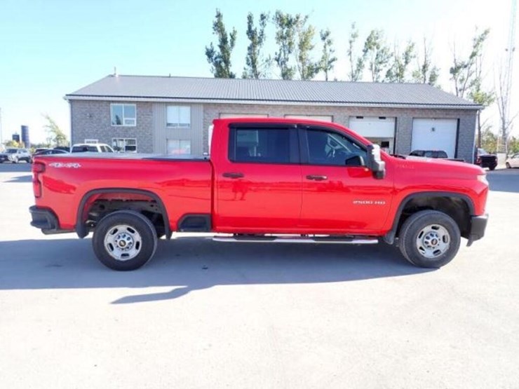 2022-chevrolet-2500hd-image-4