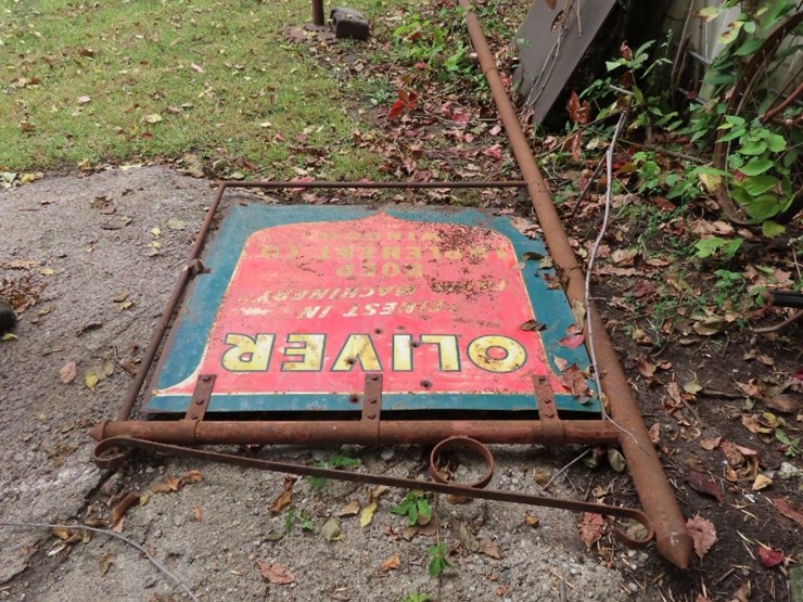 oliver-sign-on-pole-image-4