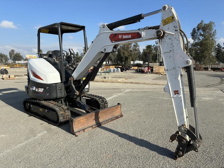 2024-bobcat-e32-image-2