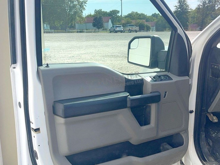 2017-ford-f150-image-35