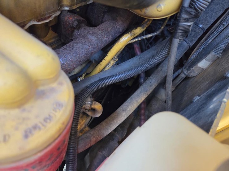 2013-deere-ct332-image-30