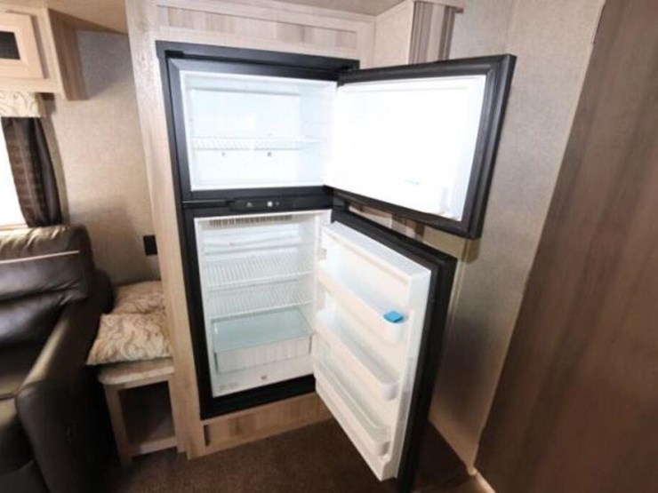 2020-catalina-241rls-travel-trailer-5zt2canb1lu034-image-21