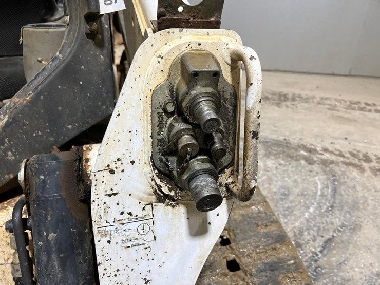 2021-bobcat-t770-image-11