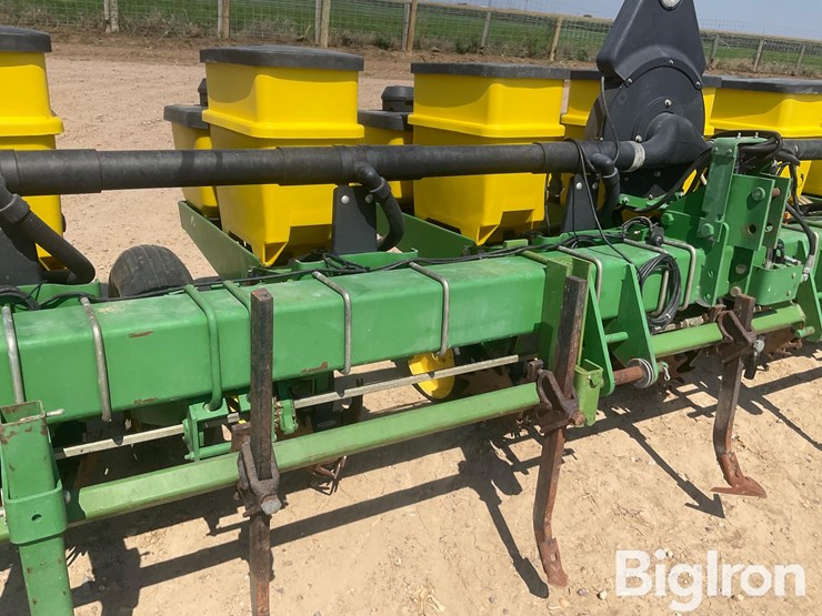 john-deere-7300-image-11