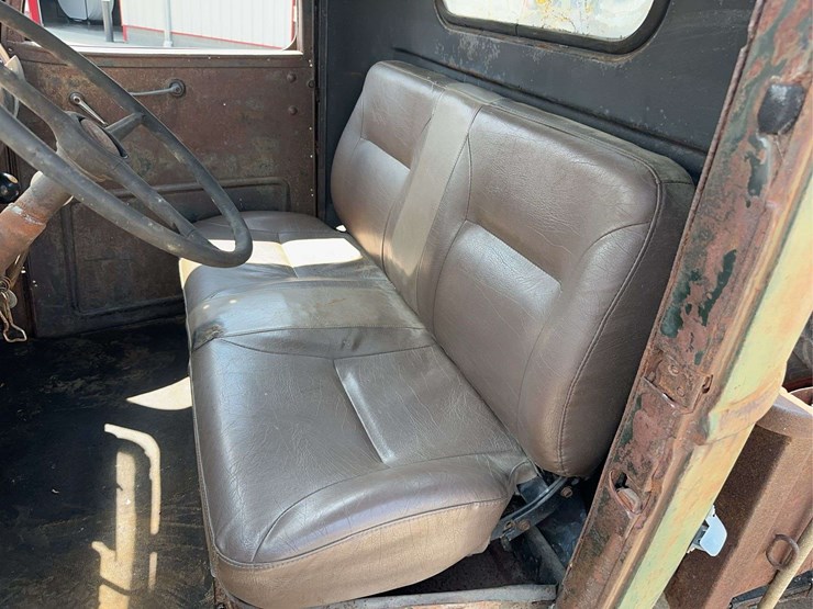 chevrolet-1/2-ton-regular-cab-pickup-image-18