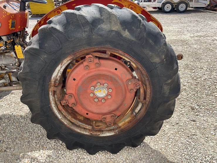 massey-ferguson-135-image-18