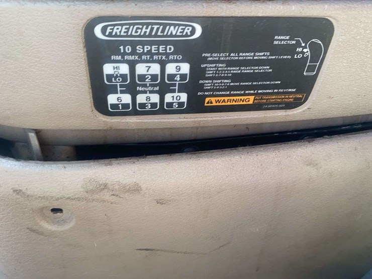 2013-freightliner-cascadia-semi-truck-image-43
