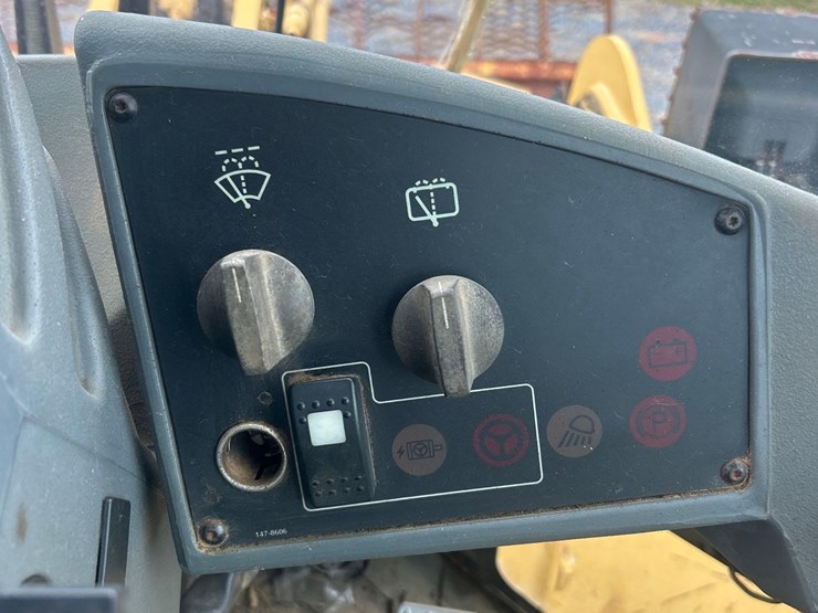 caterpillar-938g-image-22