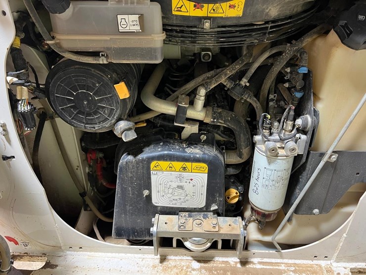 2022-bobcat-t64-image-17