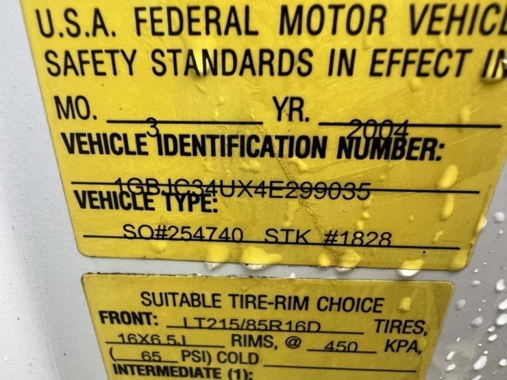 2004-chevrolet-silverado-3500-image-10