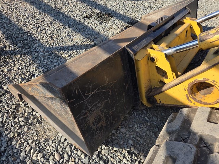 2013-deere-ct332-image-11