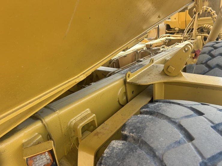 2005-caterpillar-725-image-21